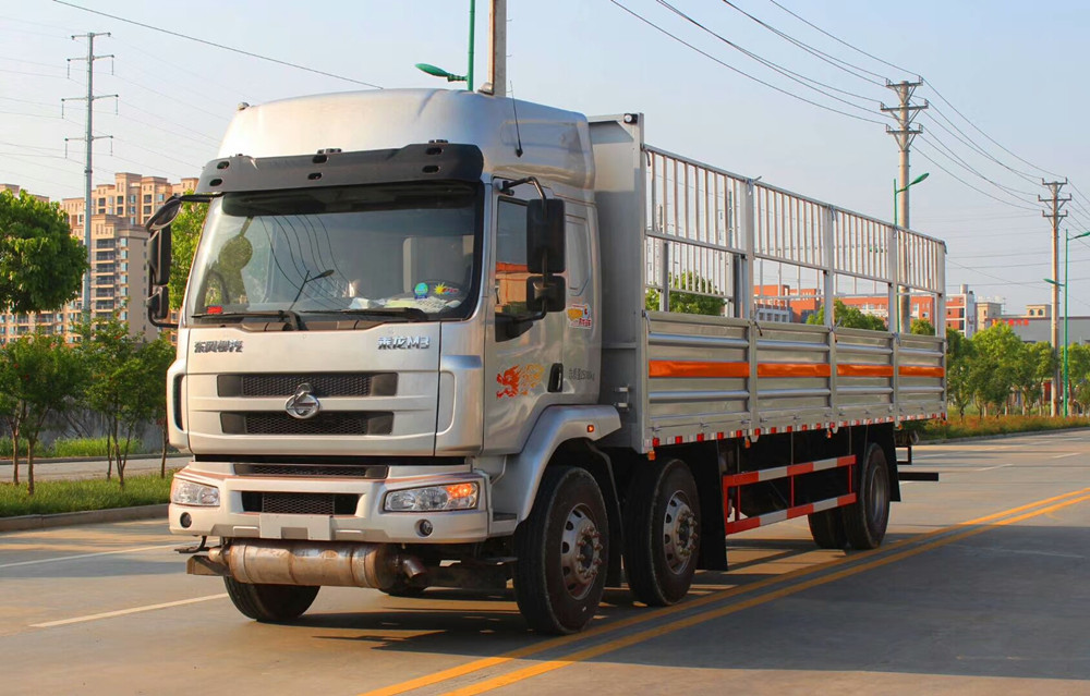 柳汽9.6米(15.3噸)氣瓶車