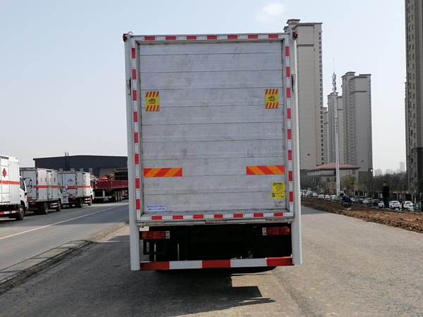 權駿牌JJJ5250CCQS型畜禽運輸車